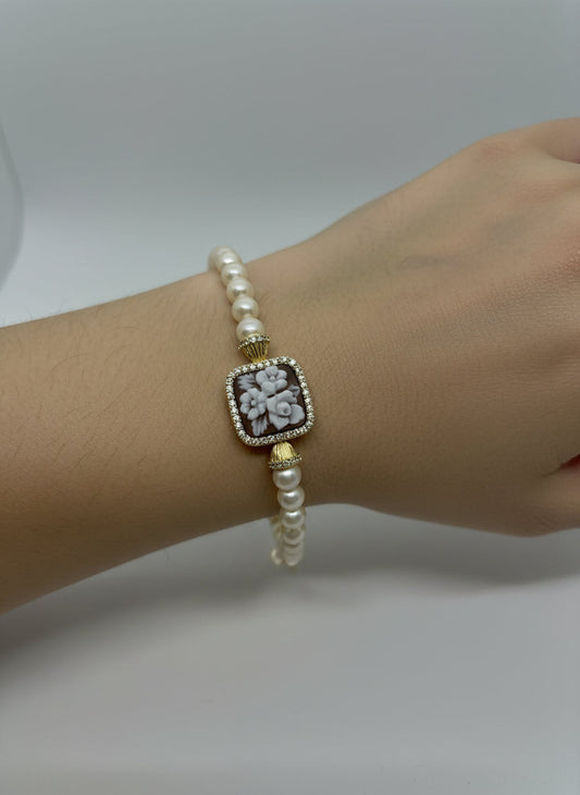 Bracciale in Perle e Cammeo incisione "Fiore"