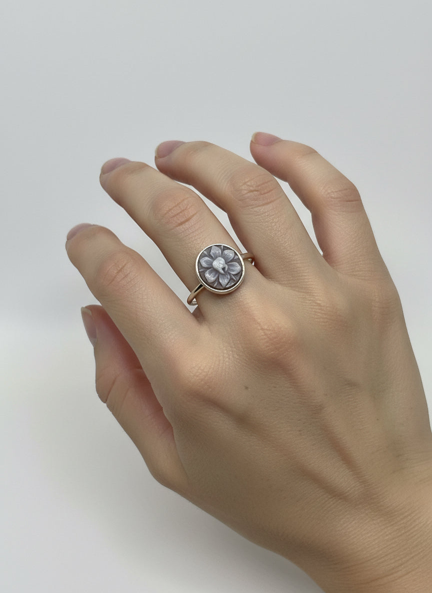 Anello in Cammeo Incisione "Fiore"