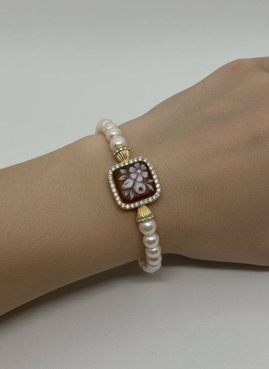Bracciale in Perle e Cammeo incisione "Fiori"