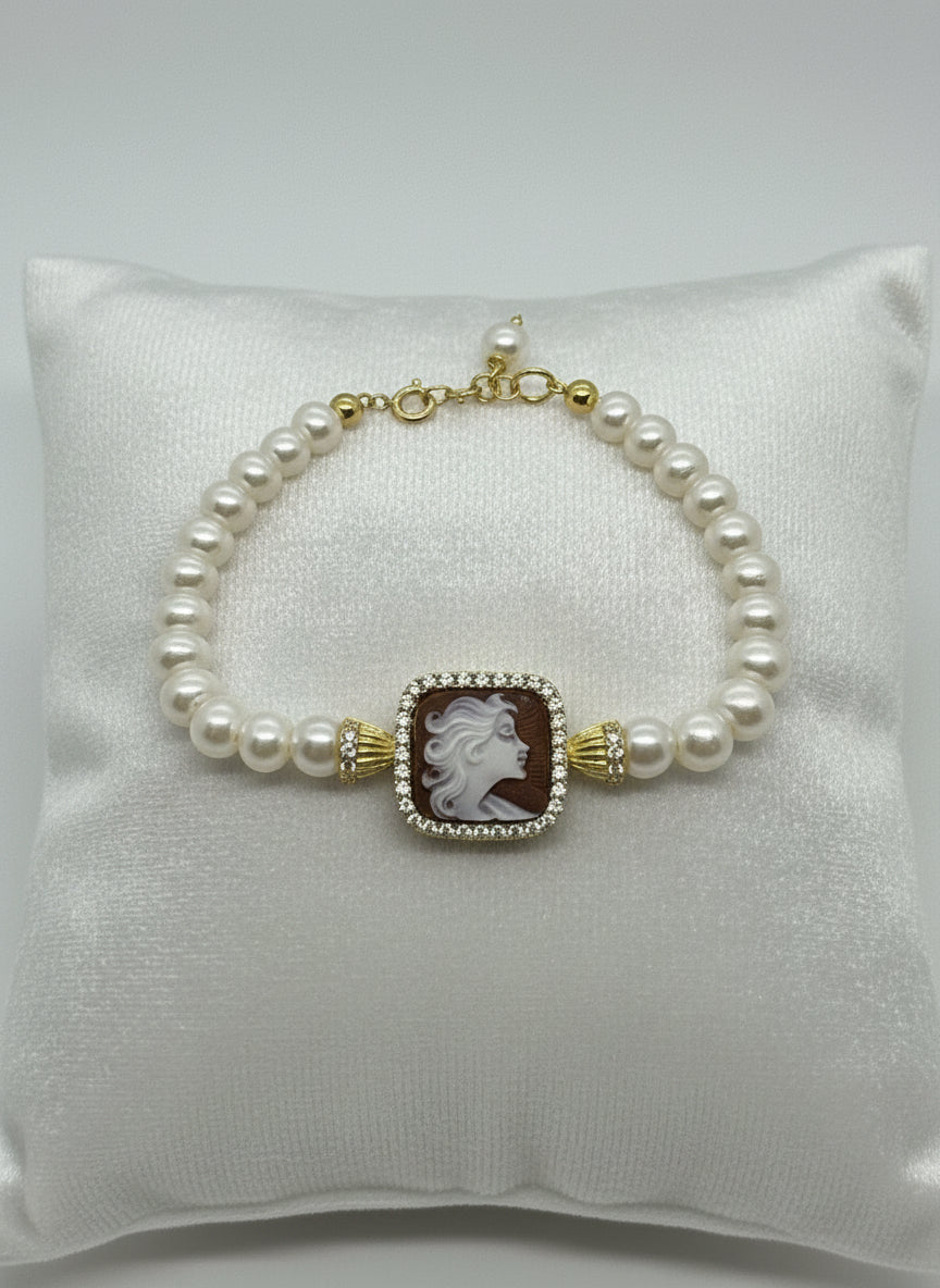 Bracciale in Perle e Cammeo incisione "Profilo di Donna"