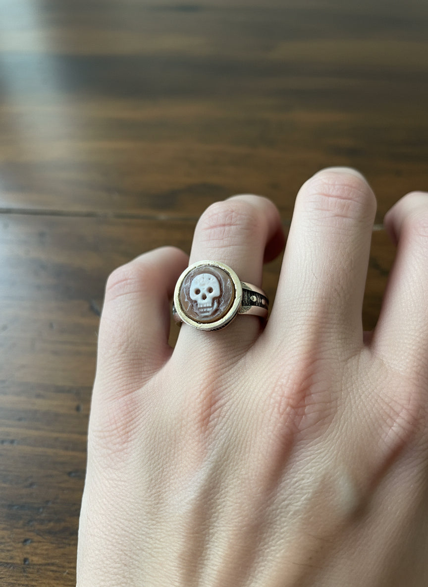 Anello in Cammeo "Incisione Teschio"