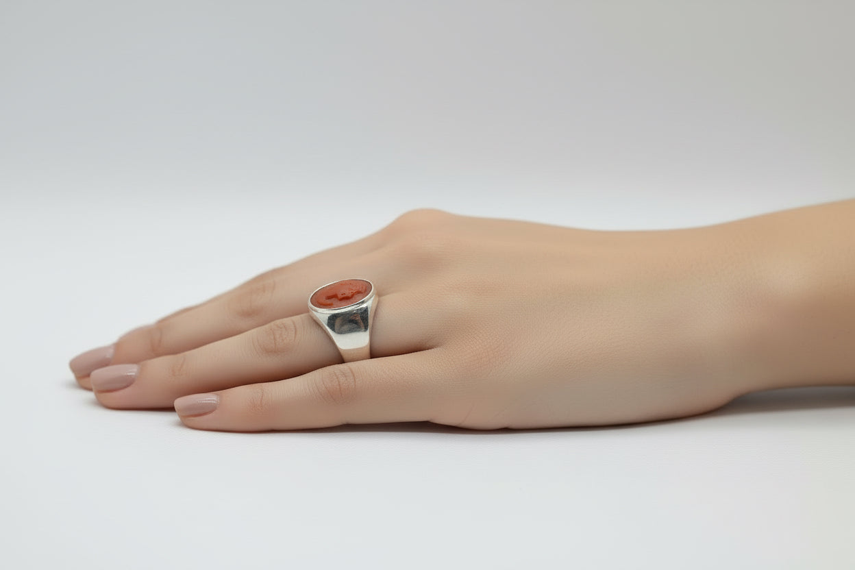 Anello Cammeo in Corallo incisione "Profilo di  Donna"