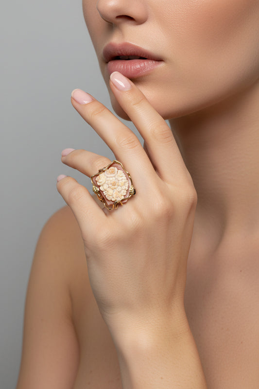 Anello in Cammeo Artistico incisione Fiori