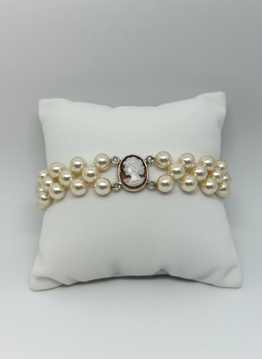 Bracciale in Perle e Cammeo incisione "Profilo di Donna"