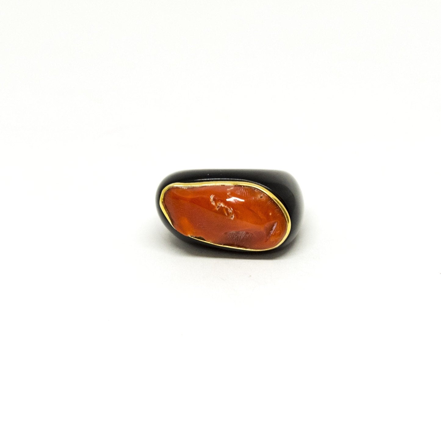 Anello in Pasta Nera e Corallo Rosso