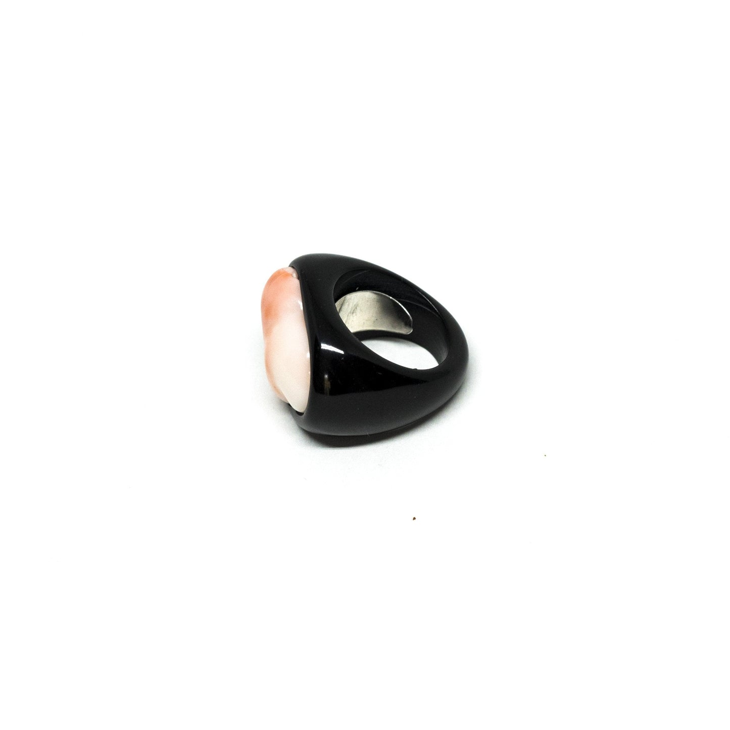 Anello in Pasta Nera e Corallo Rosa