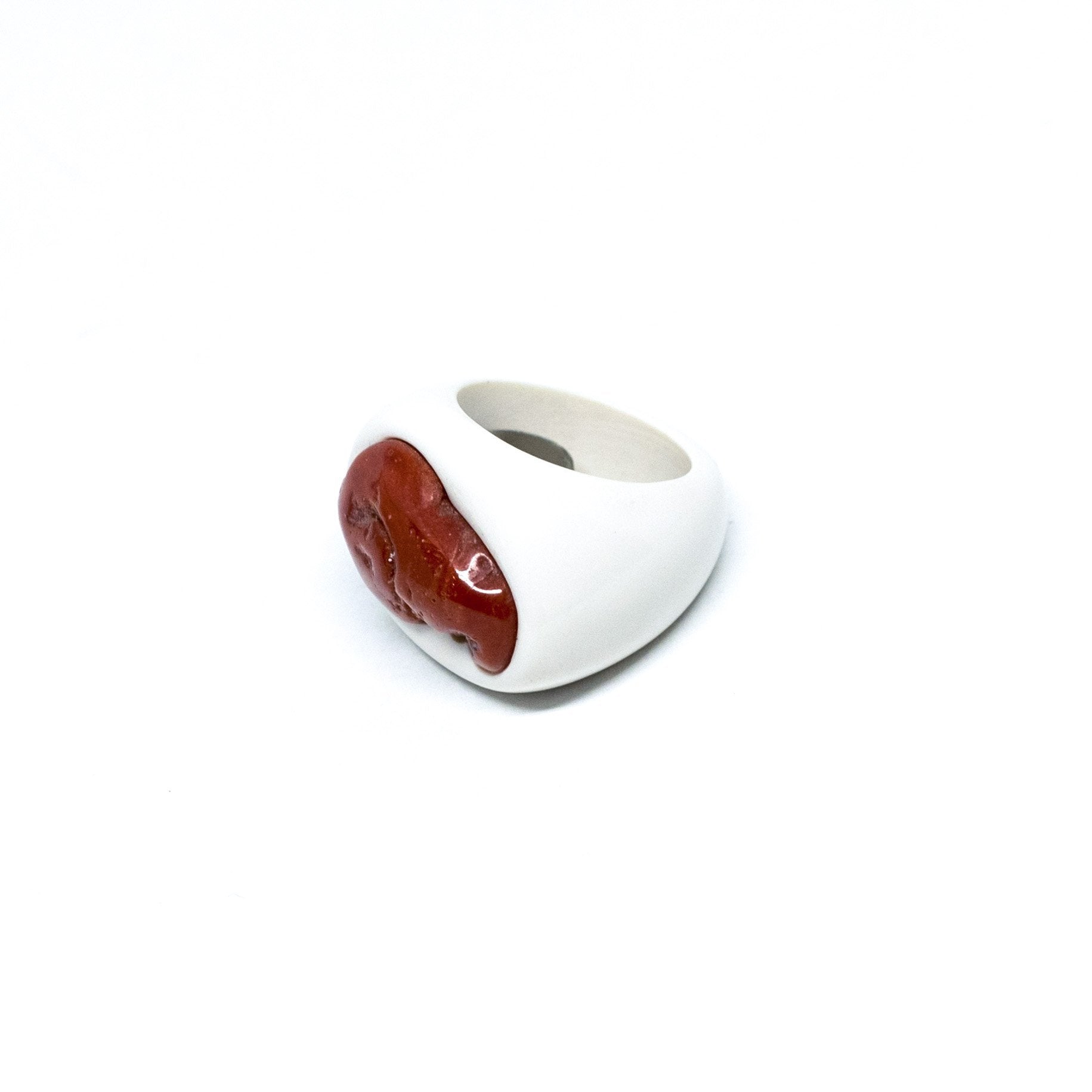 Anello in Pasta Bianca e Corallo Rosso  