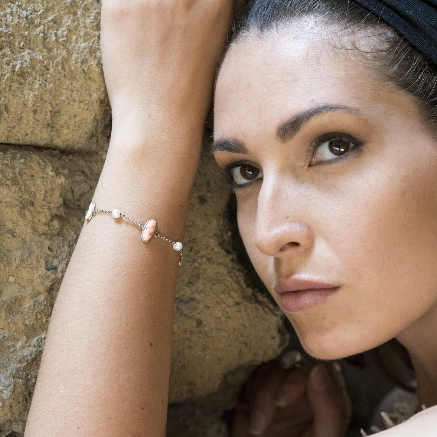 Bracciale con Cammei in Corallo Rosa e Perle