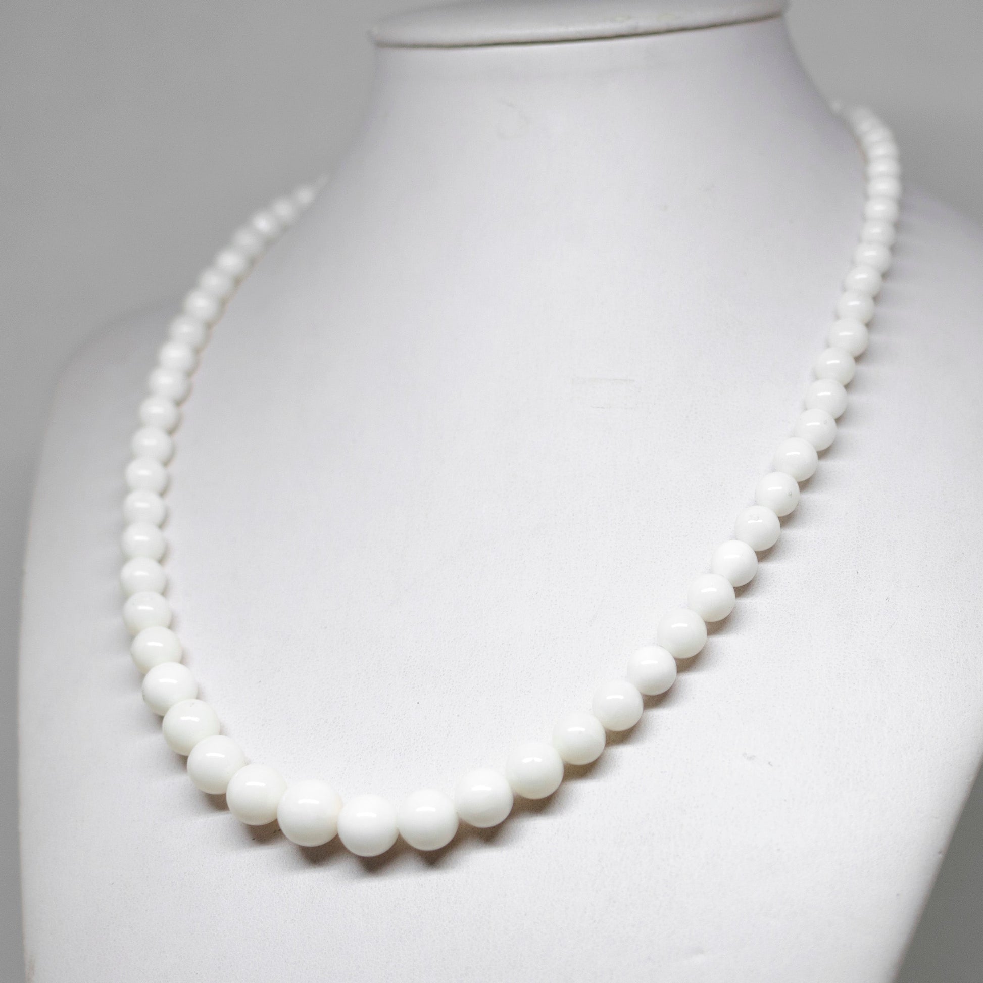 Collana-in-Perle-di-Corallo-Bianco