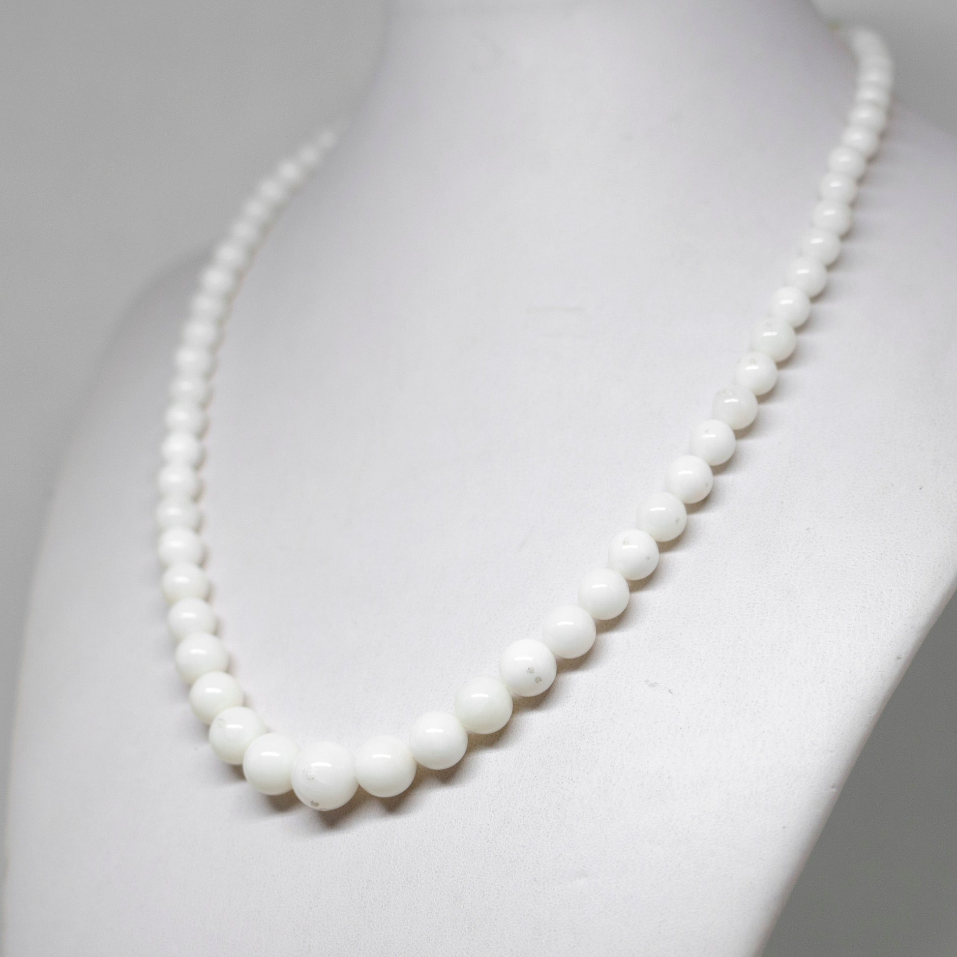 Collana-in-Perle-di-Corallo-Bianco