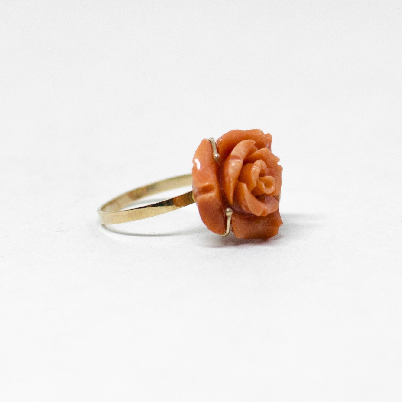 Anello Corallo Arancione con Rosa Incisa