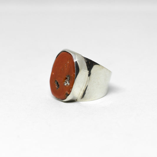 Anello con corallo rosso