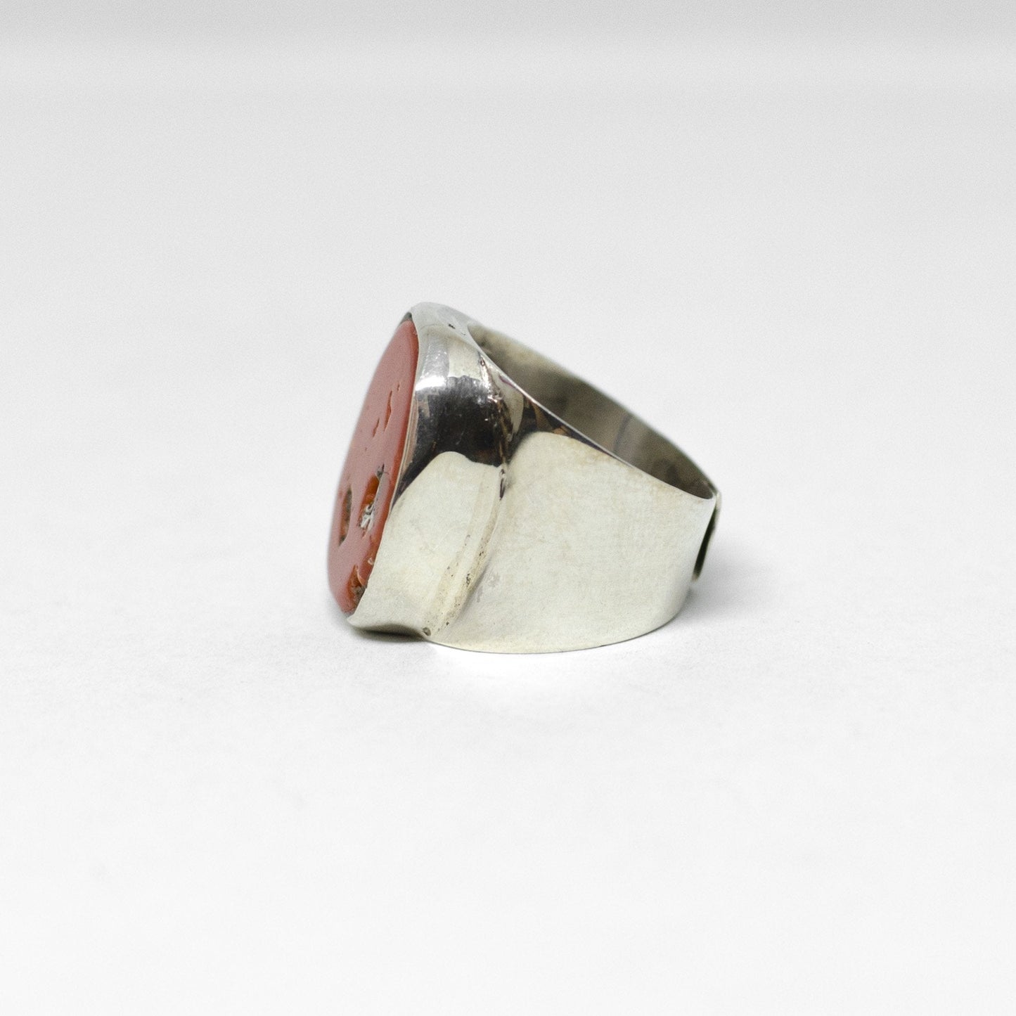 Anello con corallo rosso