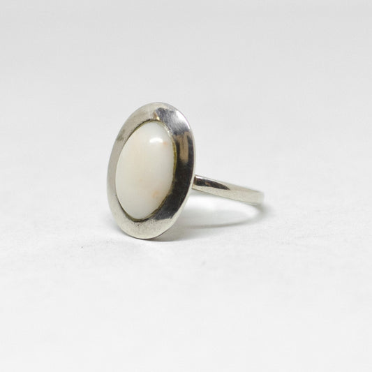 Anello-in-Argento-e-Corallo-Bianco