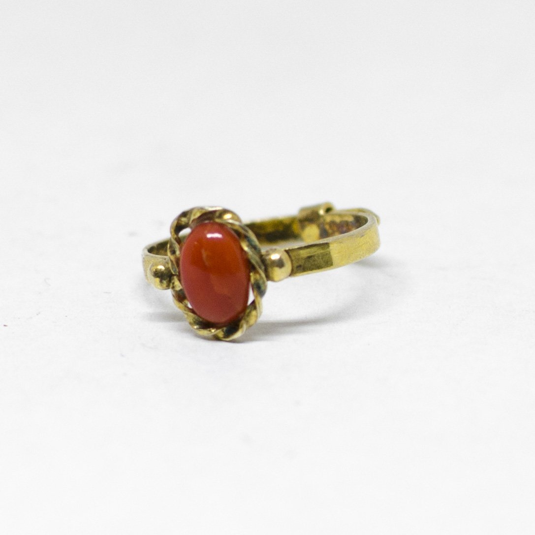 Anello-Dorato-con-Corallo-Rosso