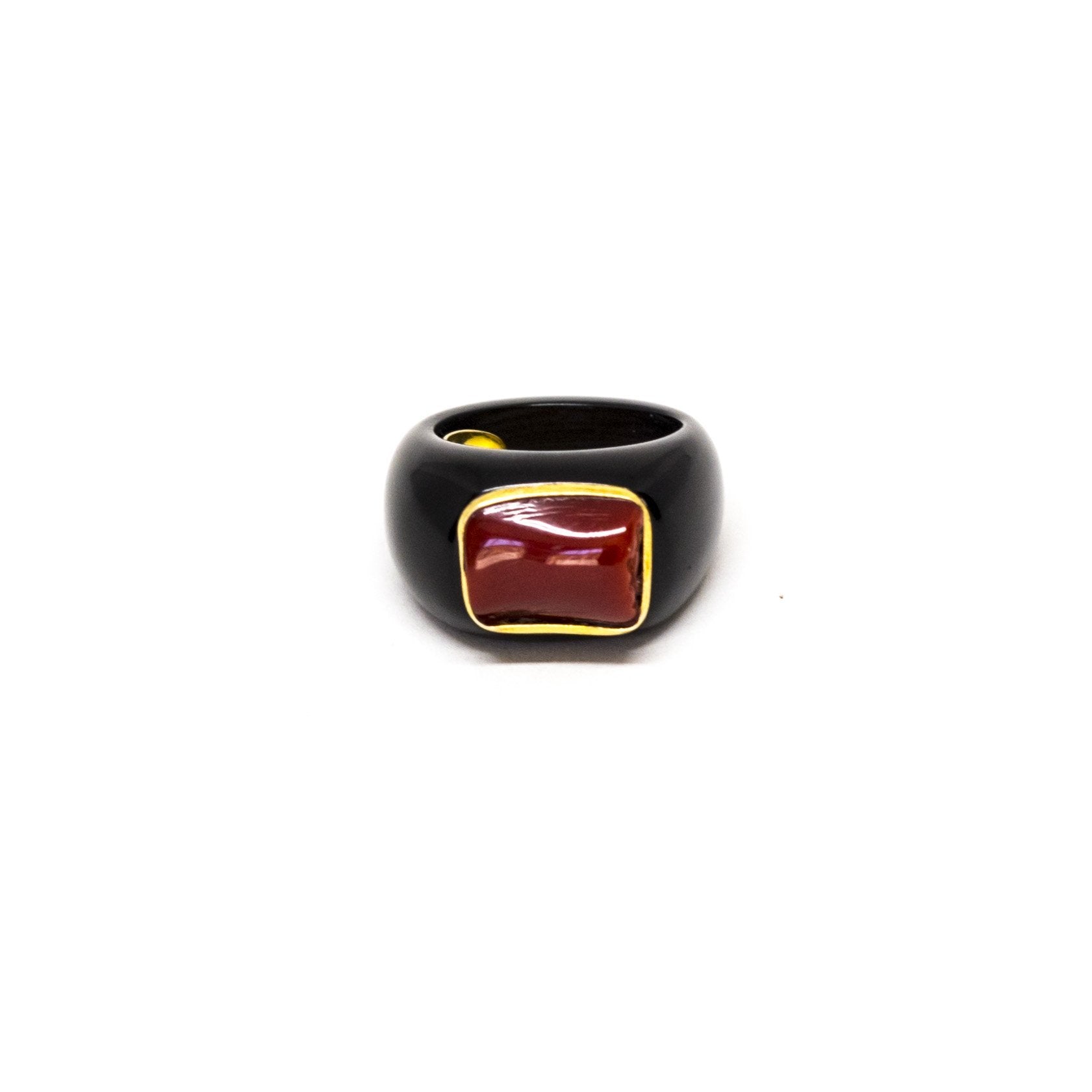 Anello Corallo e Pasta Nera