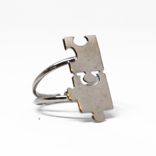 "Lovers' Puzzle" Ring Entirely in Silver