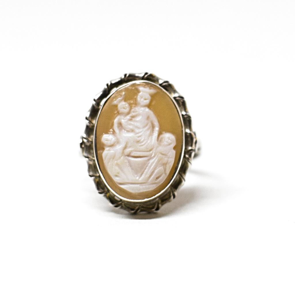 Anello cammeo "La Madre"