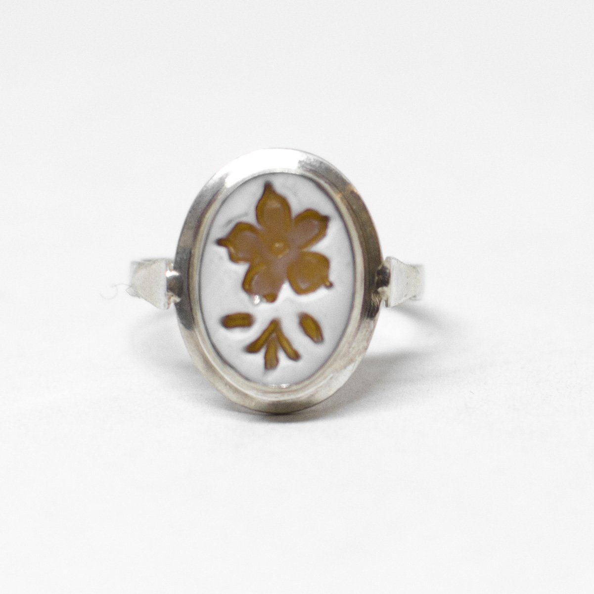 Anello Cammeo Incisione Inversa Fiori