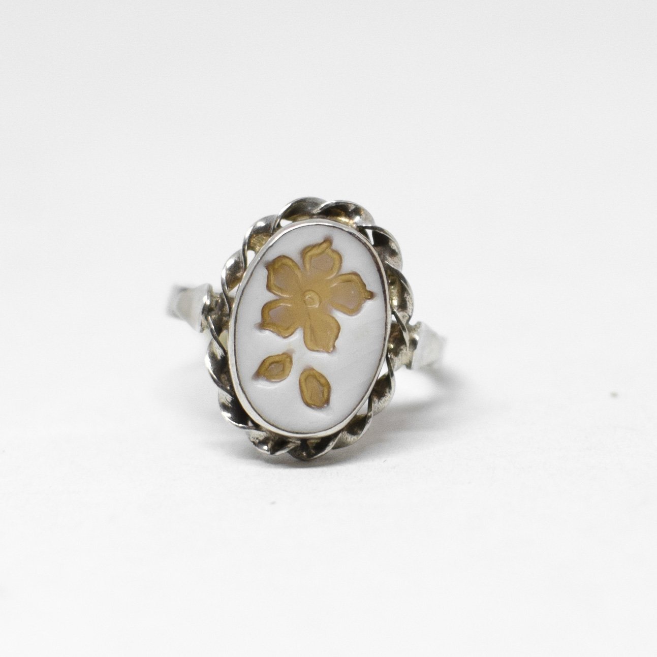 Anello Cammeo Incisione Inversa Fiori