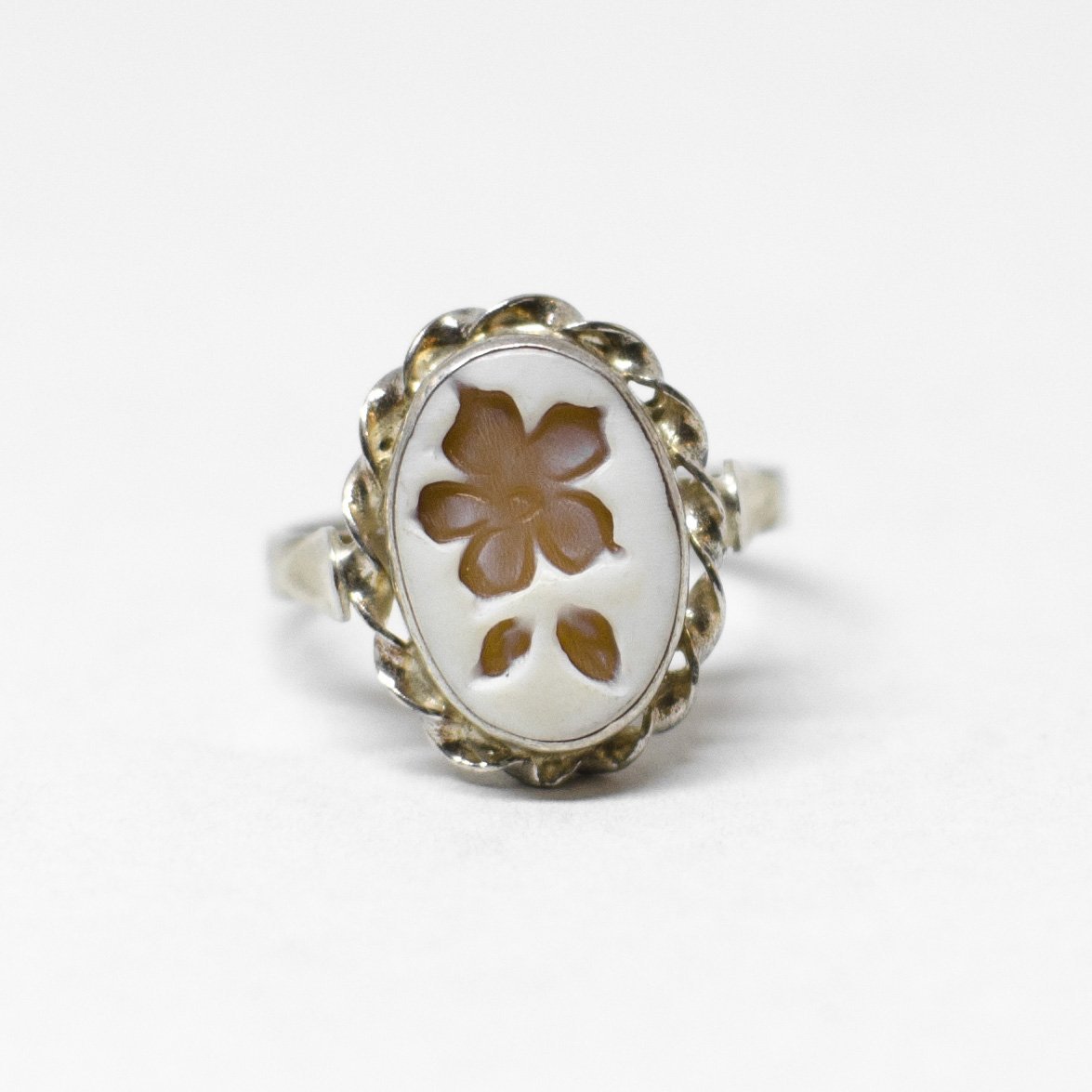 Anello Cammeo Incisione Inversa Fiori