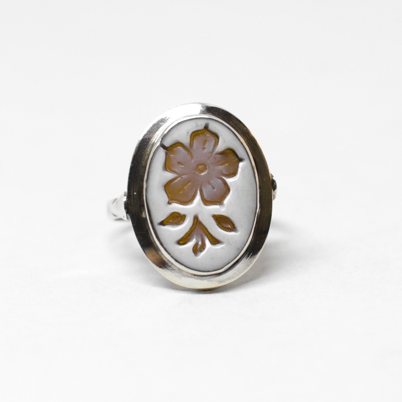 Anello Cammeo Incisione Inversa Fiori