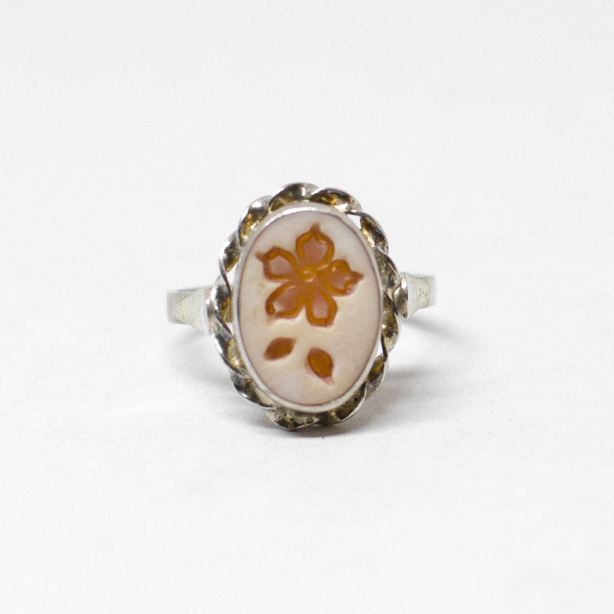 Anello Cammeo Incisione Inversa Fiori