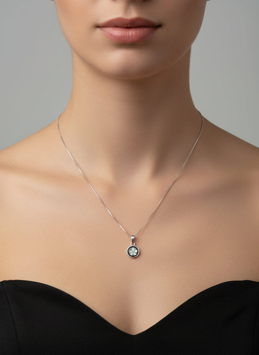 Pendente in Cammeo incisione "Fiore"
