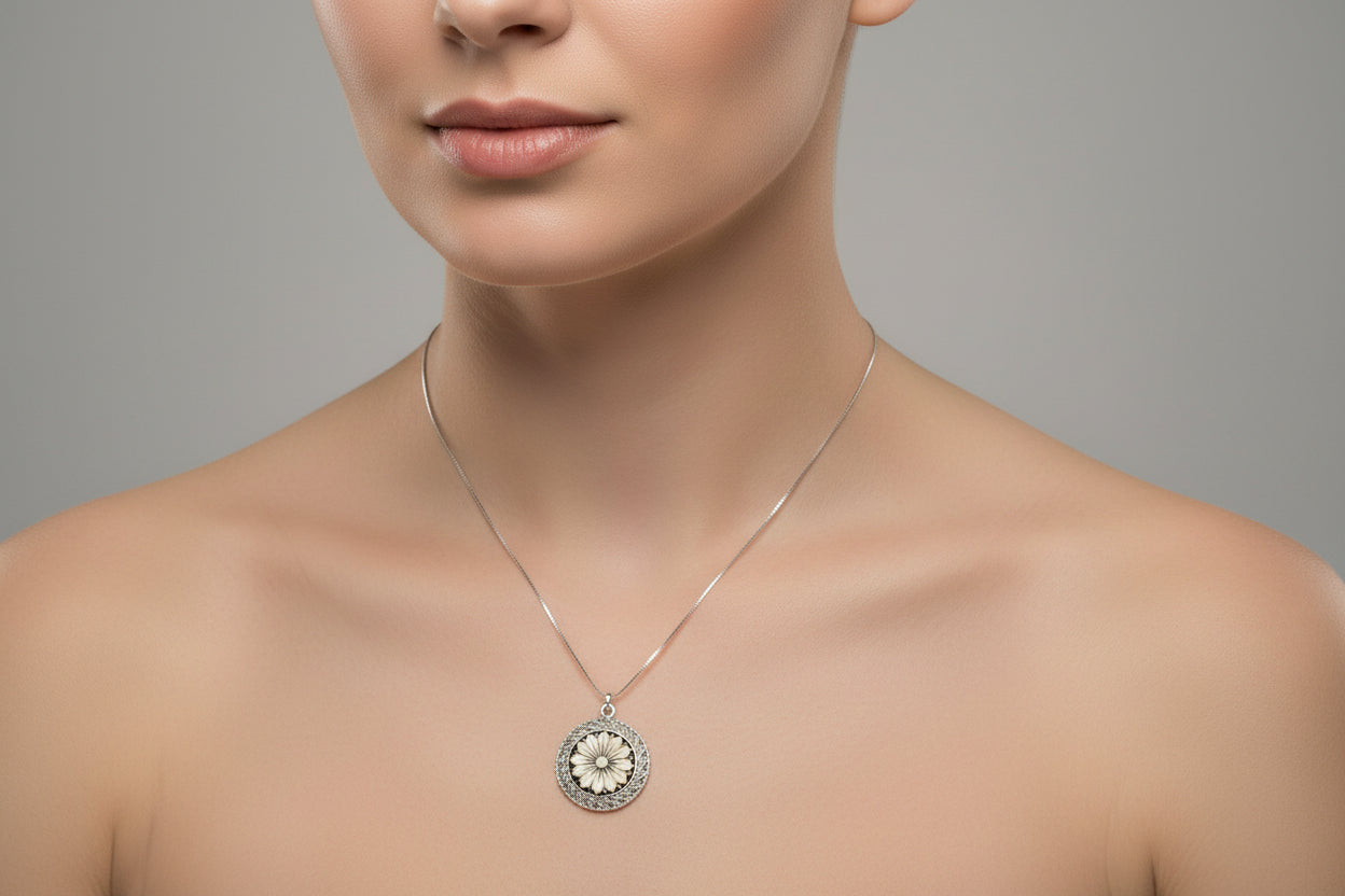 Collana in Cammeo incisione "Fiore"