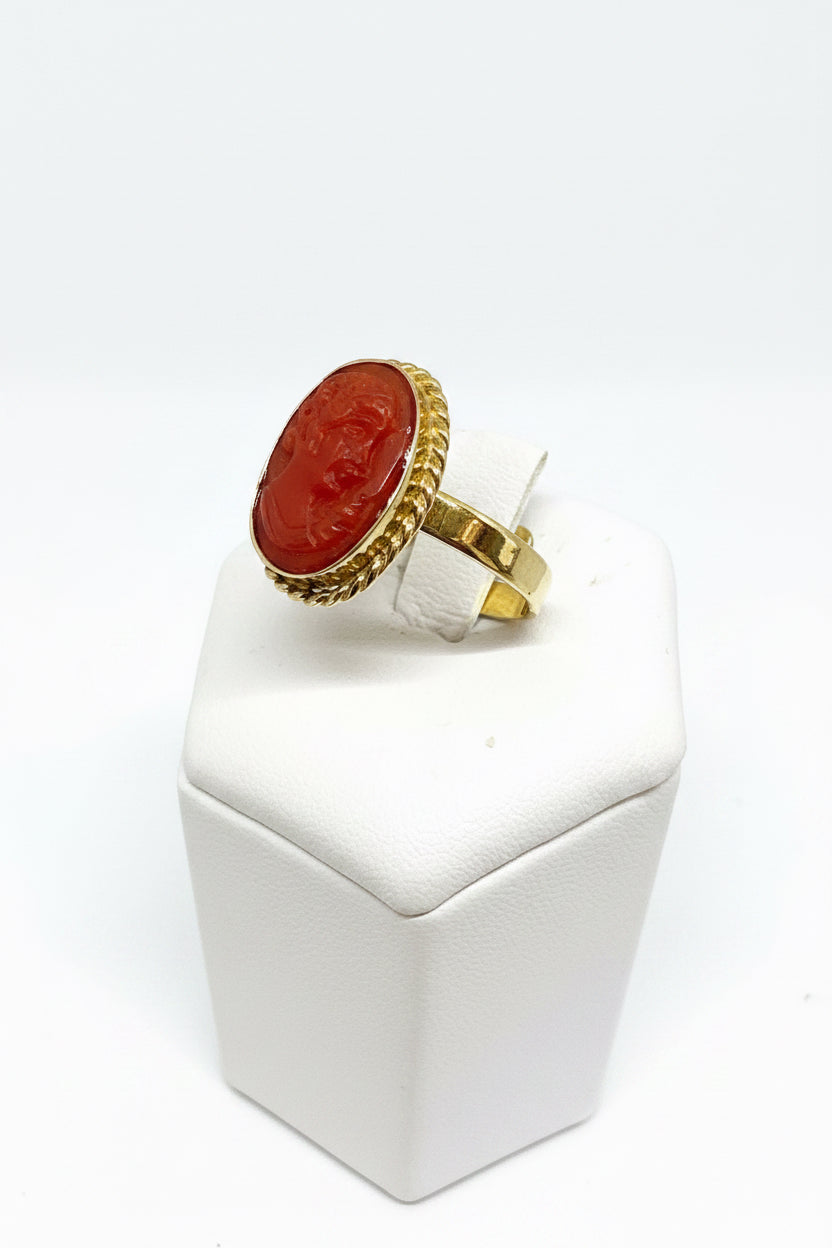 Anello in Corallo incisione Volto di Donna