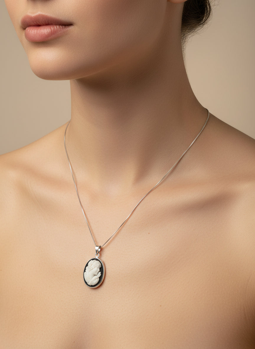 Pendente in Cammeo Artistico incisione "Profilo di Donna"