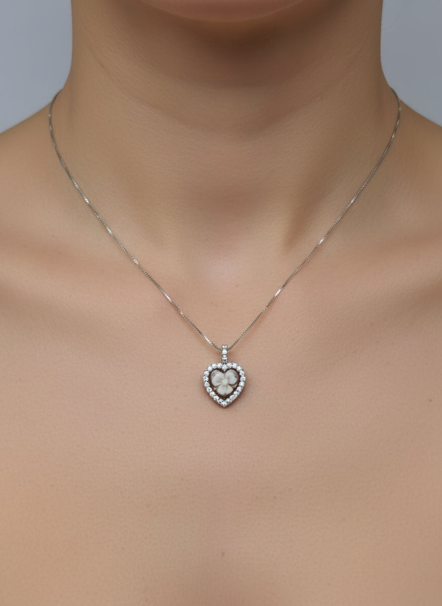 Collana in Cammeo Cuore incisione "Fiore"