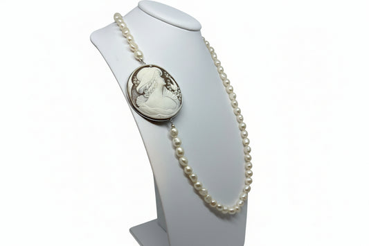 Collana in Perle e Cammeo incisione "Donna con Cappello e Uccellino"