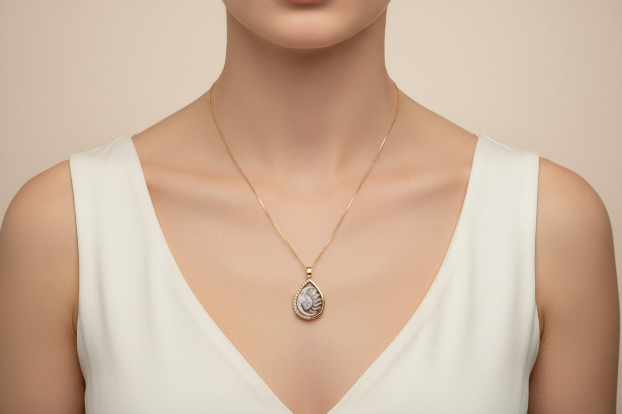 Collana in Cammeo incisione "Sole Luna"