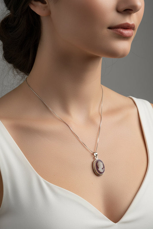 Pendente in Cammeo incisione "Profilo di Donna"