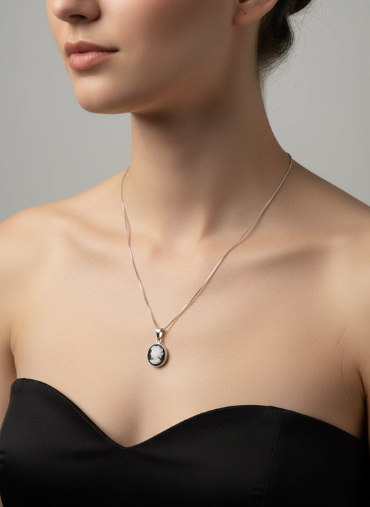 Pendente in Cammeo incisione "Profilo di Donna"