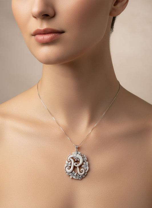 Pendente in Cammeo incisione "Lettere" R