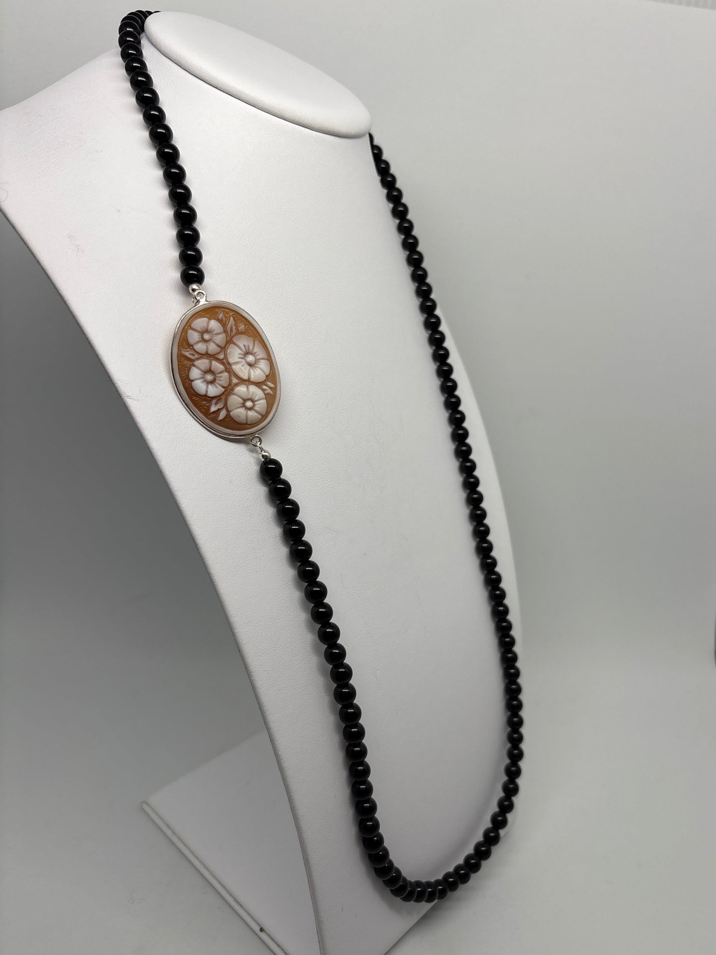 Collana in Agata e Cammeo incisione "Fiori"