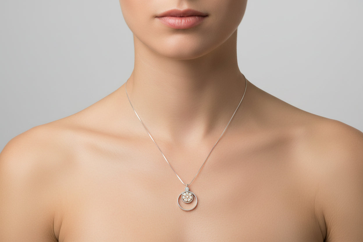 Collana in Cammeo incisione "Fiore"