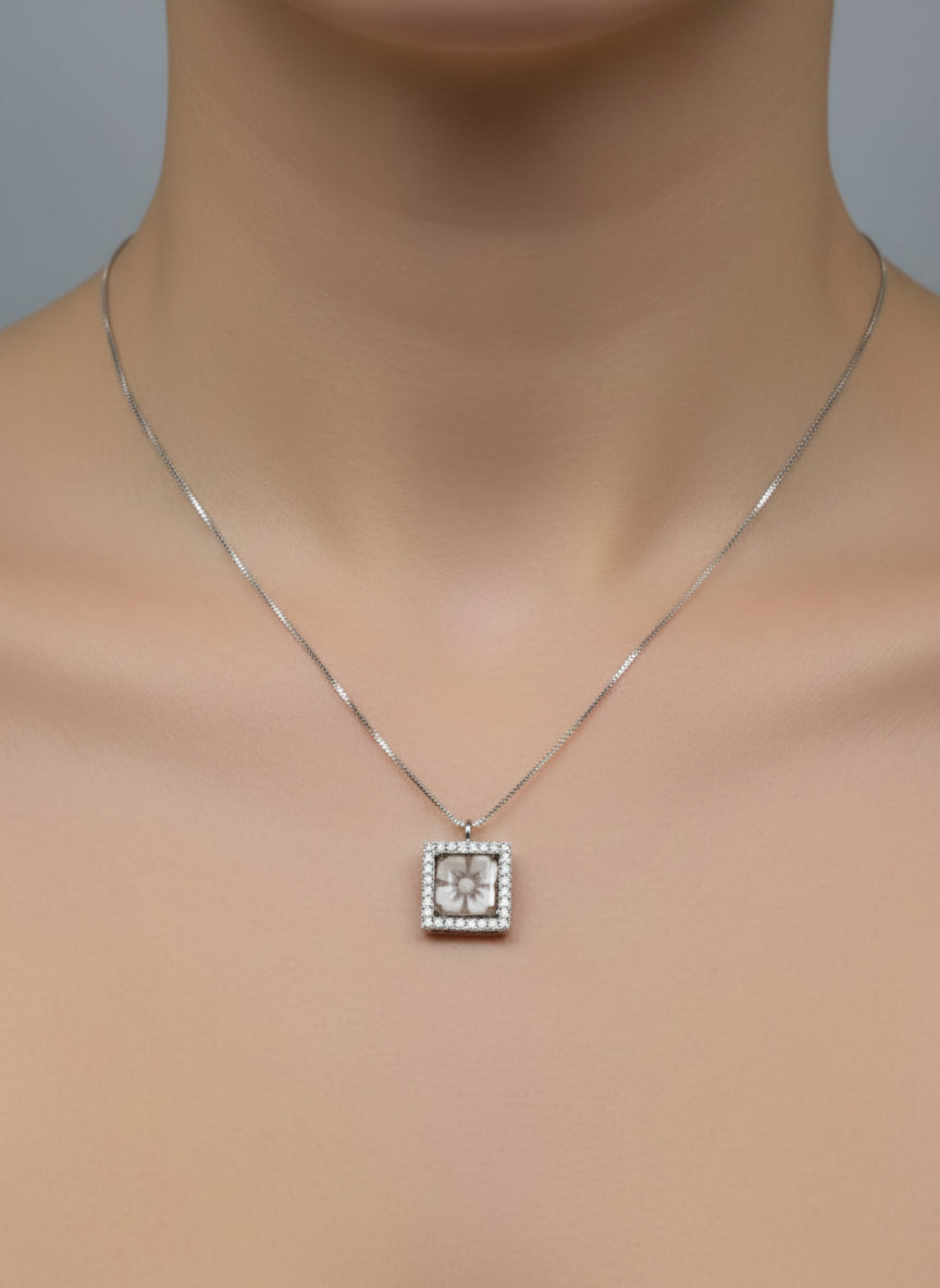 Collana in Cammeo incisione "Fiore"