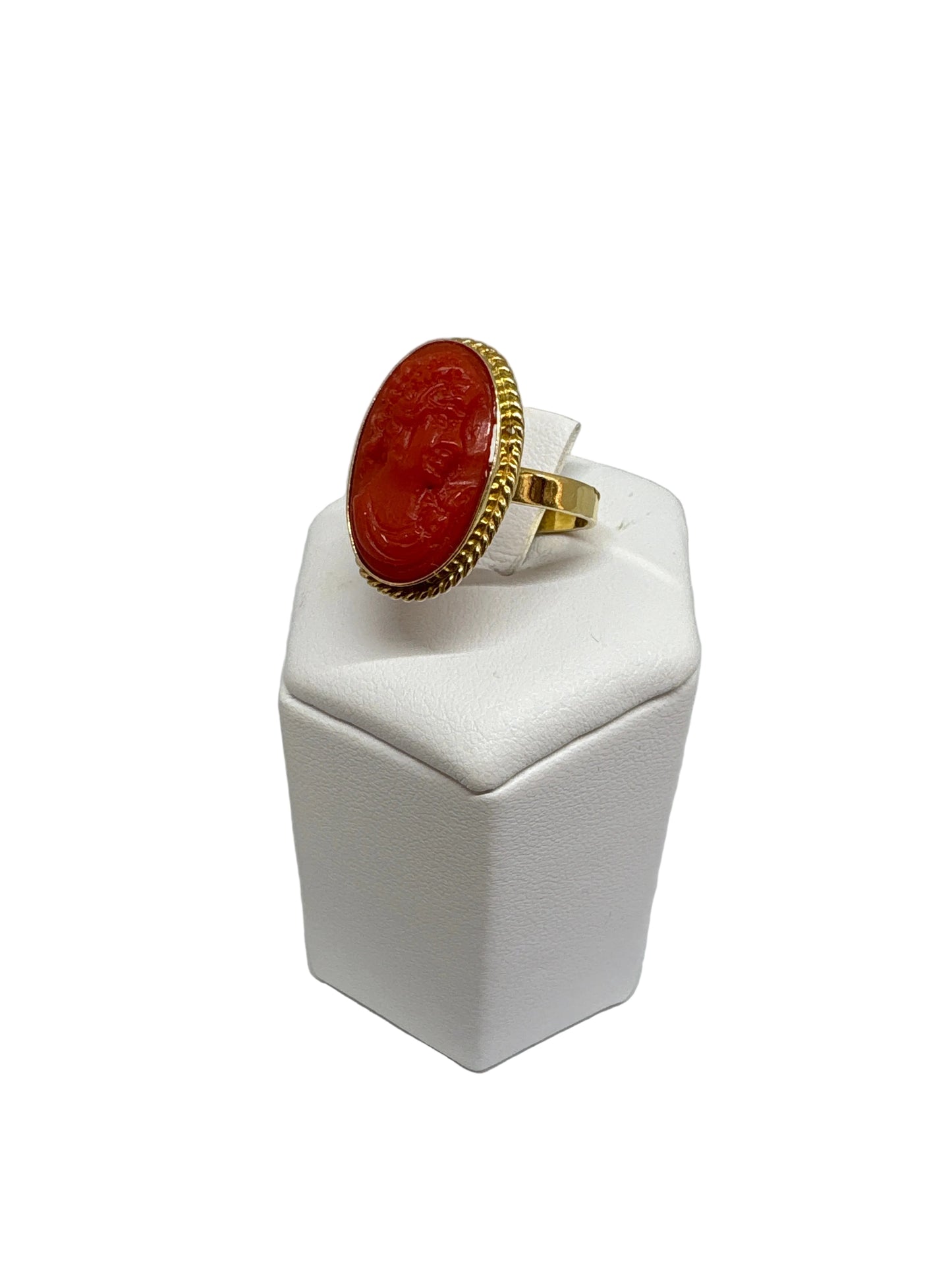Anello in Corallo incisione Volto di Donna