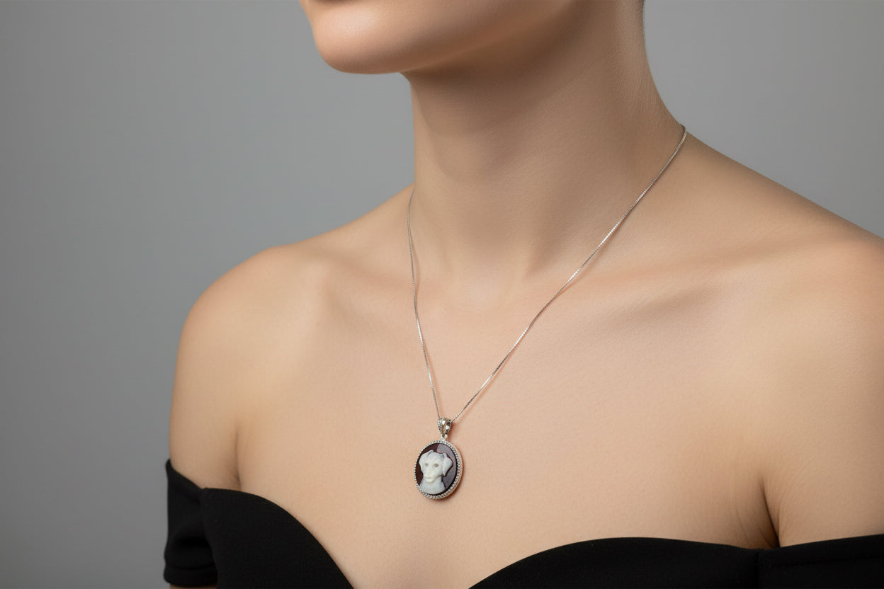 Collana in Cammeo incisione "Cane"