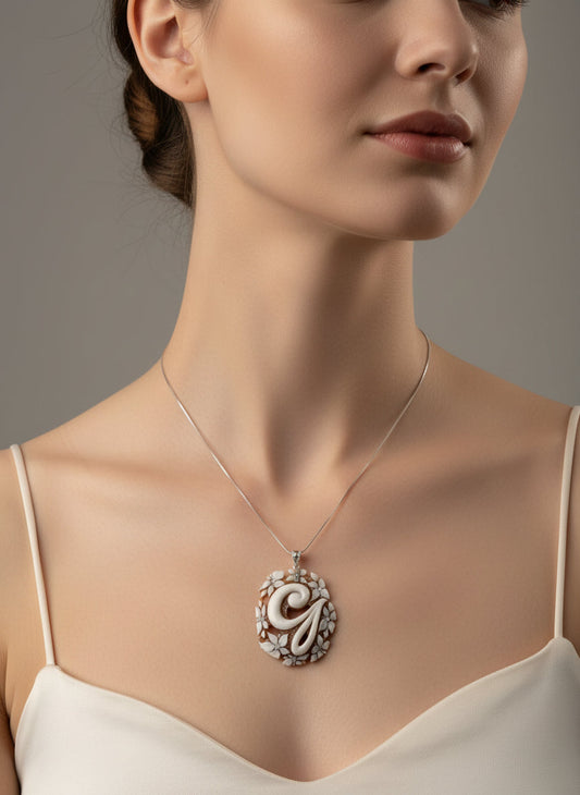 Pendente in Cammeo incisione "Lettere" G