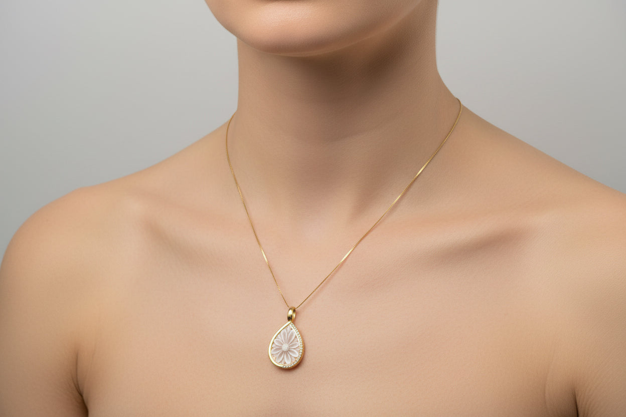 Collana in Cammeo incisione "Fiore"