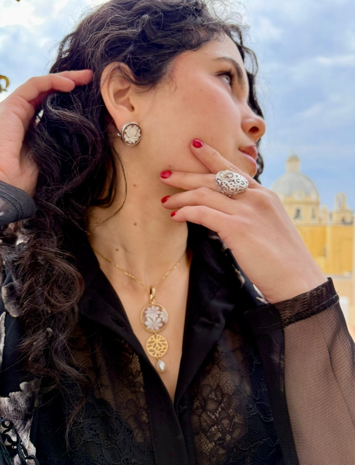 Anello in Cammeo incisione "Fiocco"