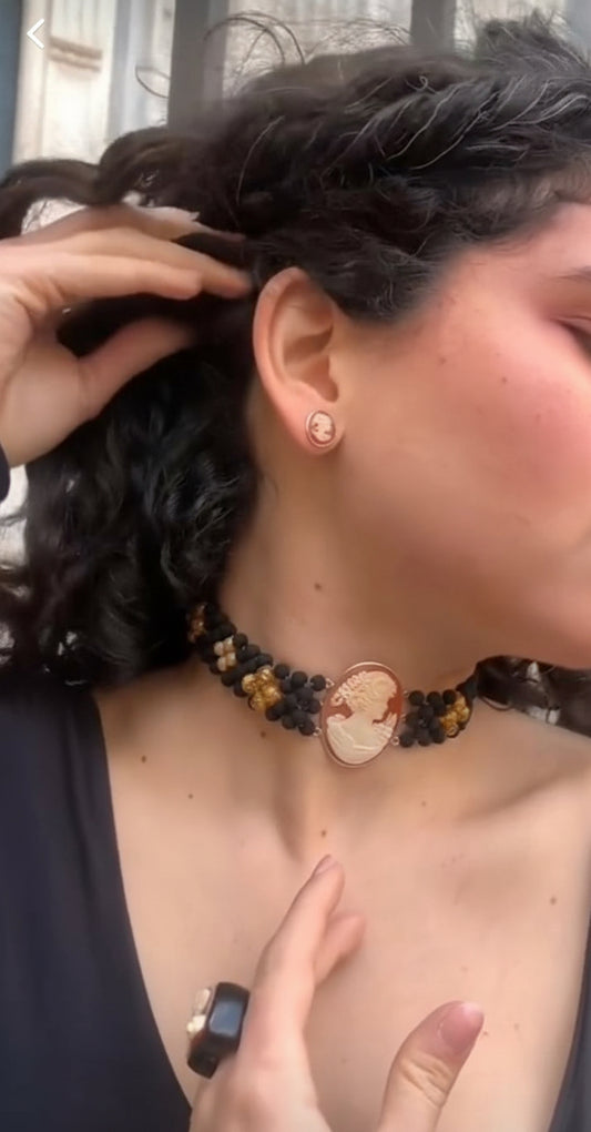 Girocollo In Pietra Lavica e Cammeo