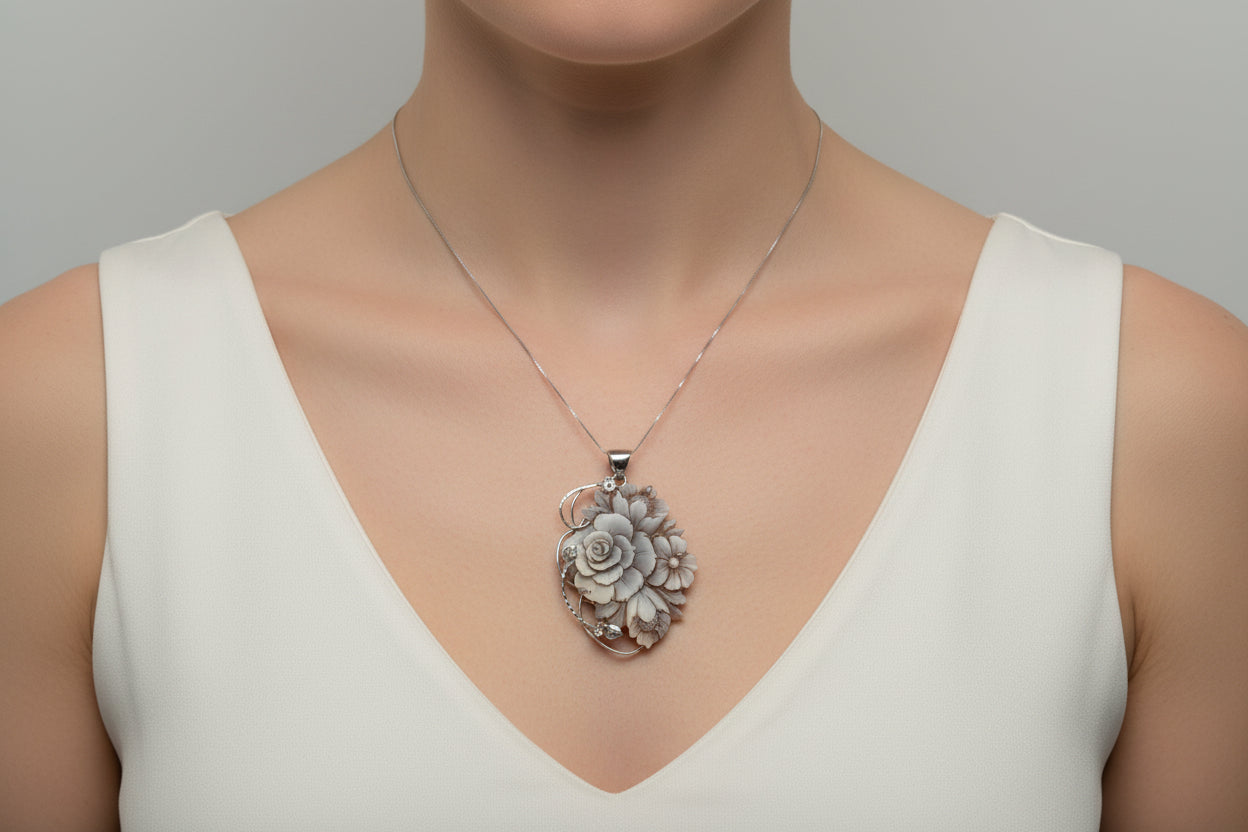 Pendente in Cammeo incisione "Fiori"
