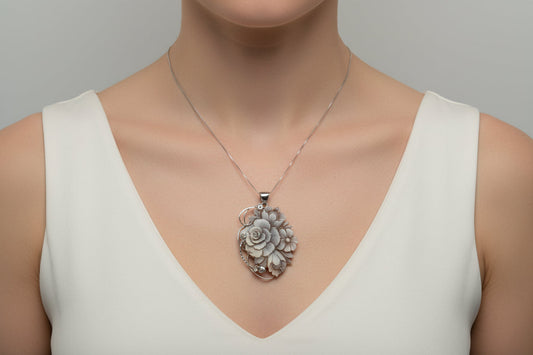 Pendente in Cammeo incisione "Fiori"