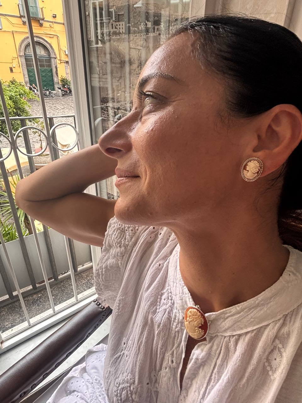 Orecchini in Cammeo incisione Profilo di Donna