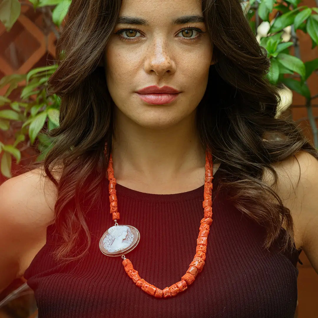 Collana in Corallo Sardegna con Cammeo Artistico Profilo Donna